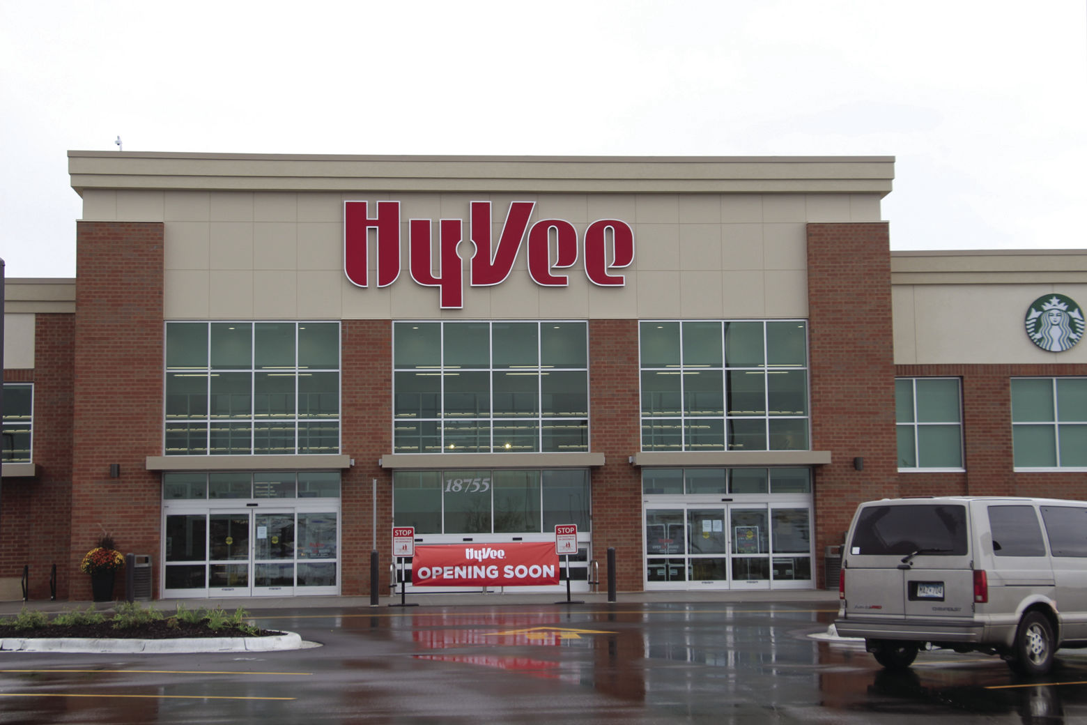 Maple Grove HyVee to officially open Oct. 15